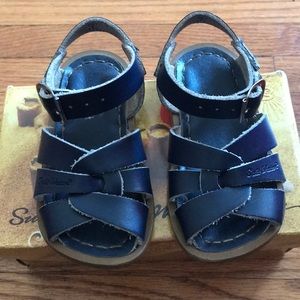 Saltwater sandals, navy blue toddler size 5